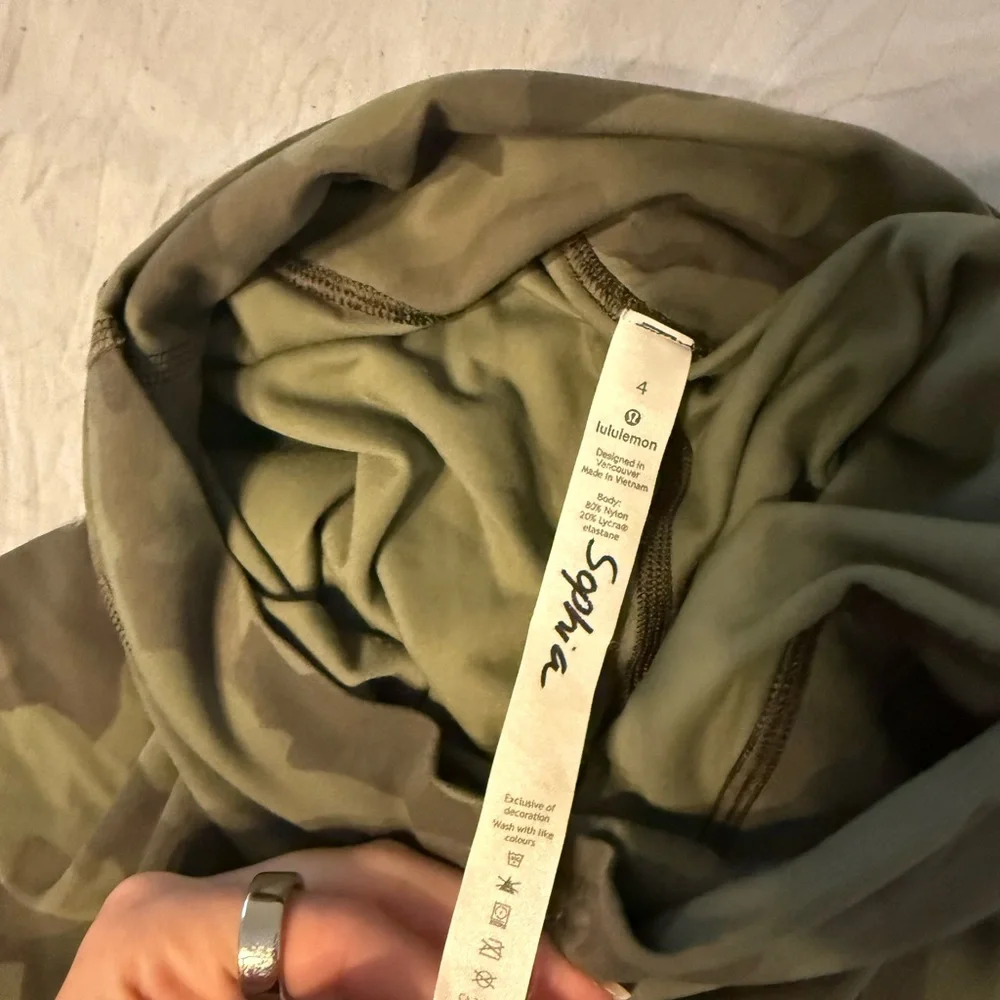 Lululemon Athletica Camo Leggingz - Picture 4 of 4